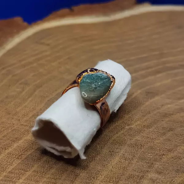 Anello con shattuckite