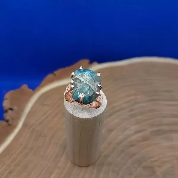 Anello con shattuckite