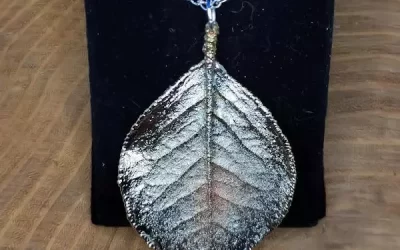 Collana foglia di berretta del prete 1