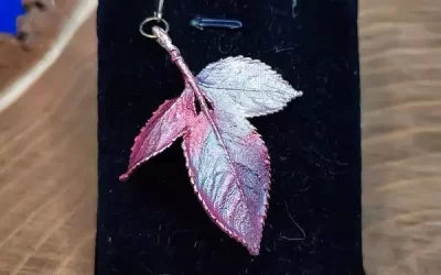 Orecchino foglia di rosellina