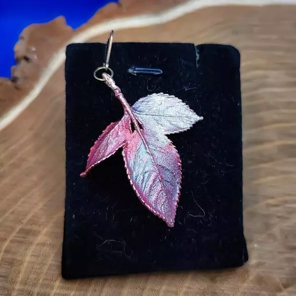 Orecchino foglia di rosellina