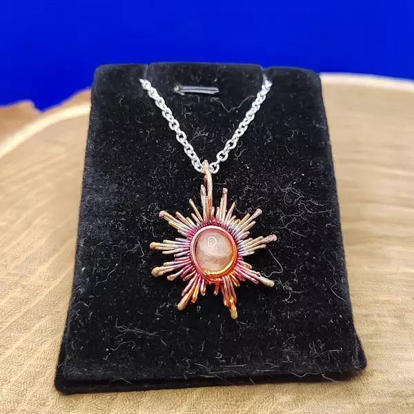 Sole intrecciato con pietra del sole