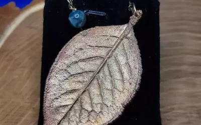 Collana foglia di berretta del prete con fluorite