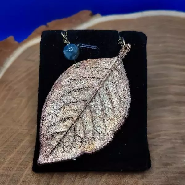Berretta del prete con fluorite
