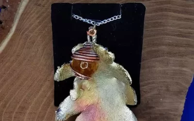 Collana foglia di quercia con pendente fluo