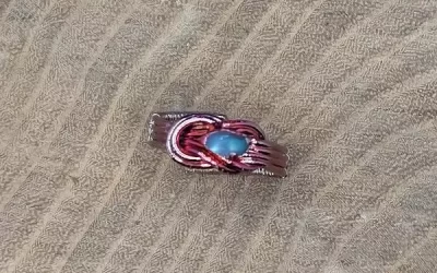 Anello con labradorite piccola