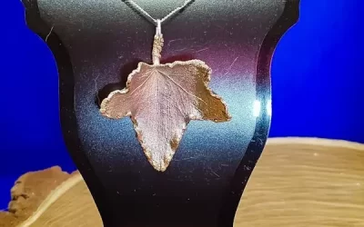 Collana con foglia di edera