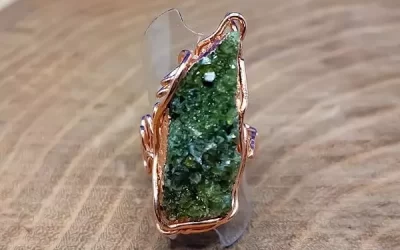 Anello con pietra vulcanica