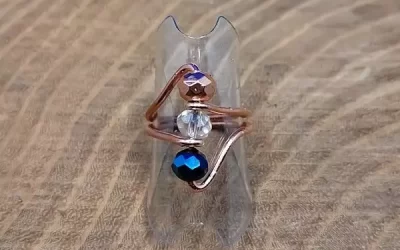 Anello con tris di cristalli