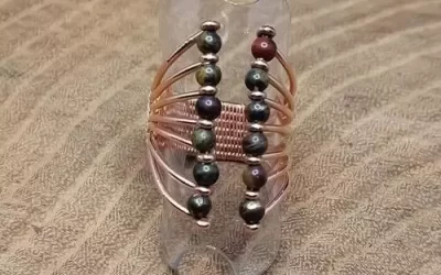 Anello con perline in diaspro