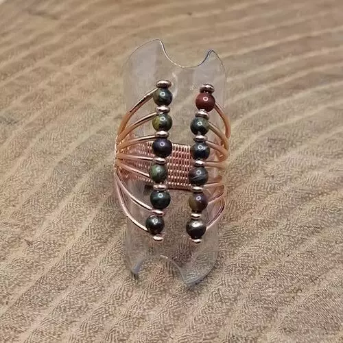 Anello con perline in diaspro