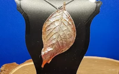 Collana con foglia di berretta del prete