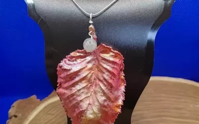 Foglia con perlina in labradorite