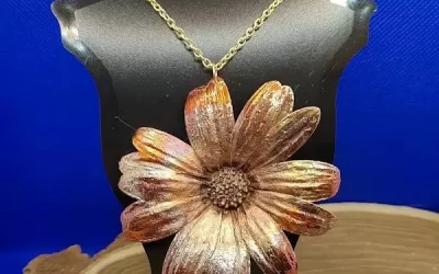 Collana con fiore di margherita del capo