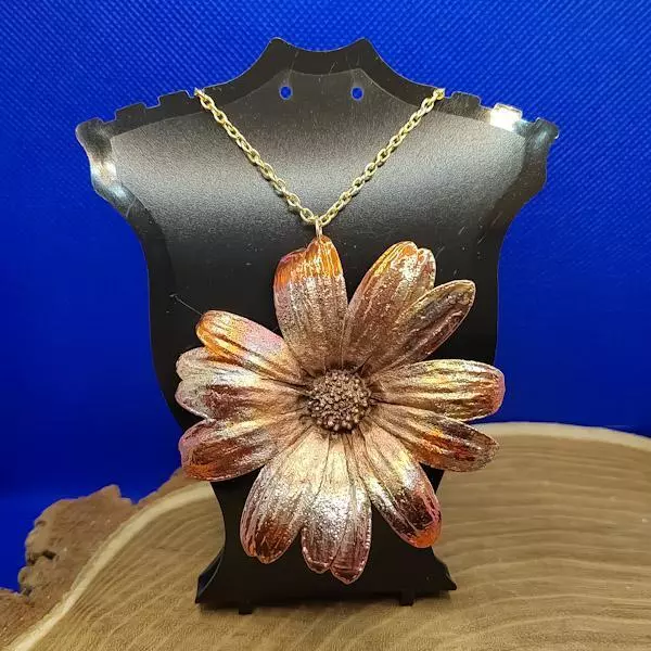 Collana con fiore di margherita del capo