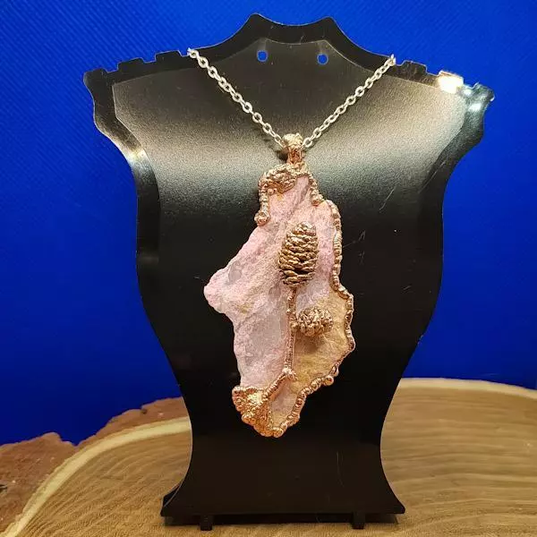 Ciondolo in rodocrosite con pignette elettroformate
