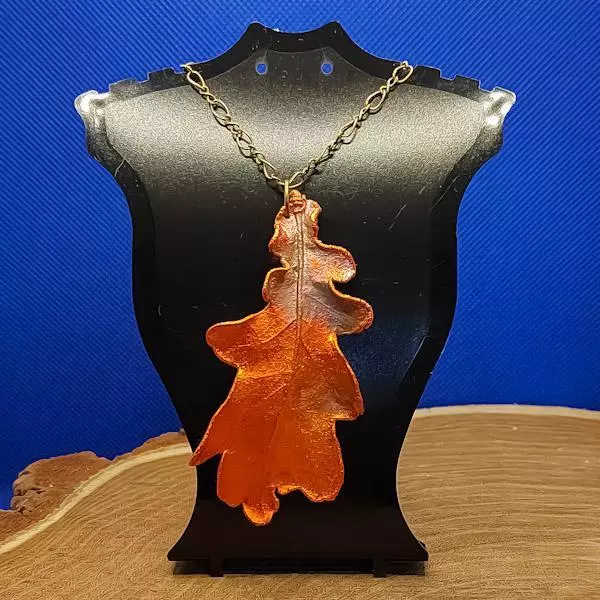 Collana con foglia di quercia