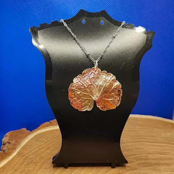 Collana con foglia di edera terrestre