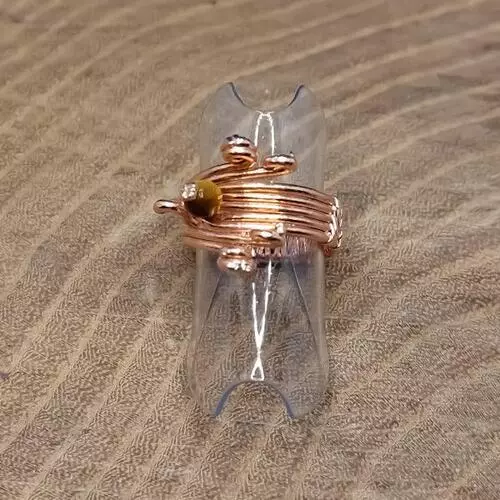 Anello in rame con occhio di tigre