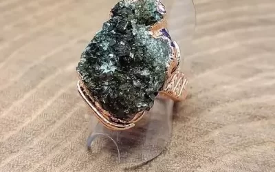 Anello in rame con pietra vulcanica
