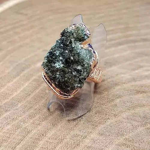 Anello in rame con pietra vulcanica
