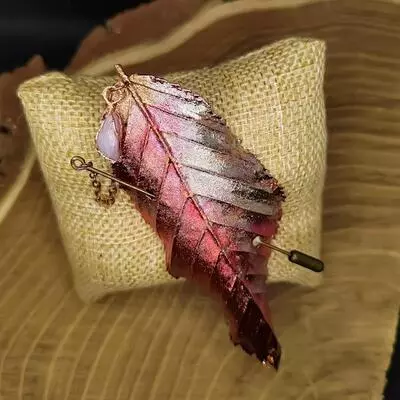 Spillone foglia con pendente in kunzite
